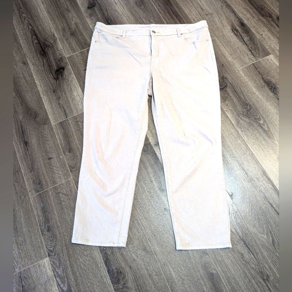 Chico’s So Slimming Girlfriend Chino Beige Pants . Chico Size 3.5. US Size 18.